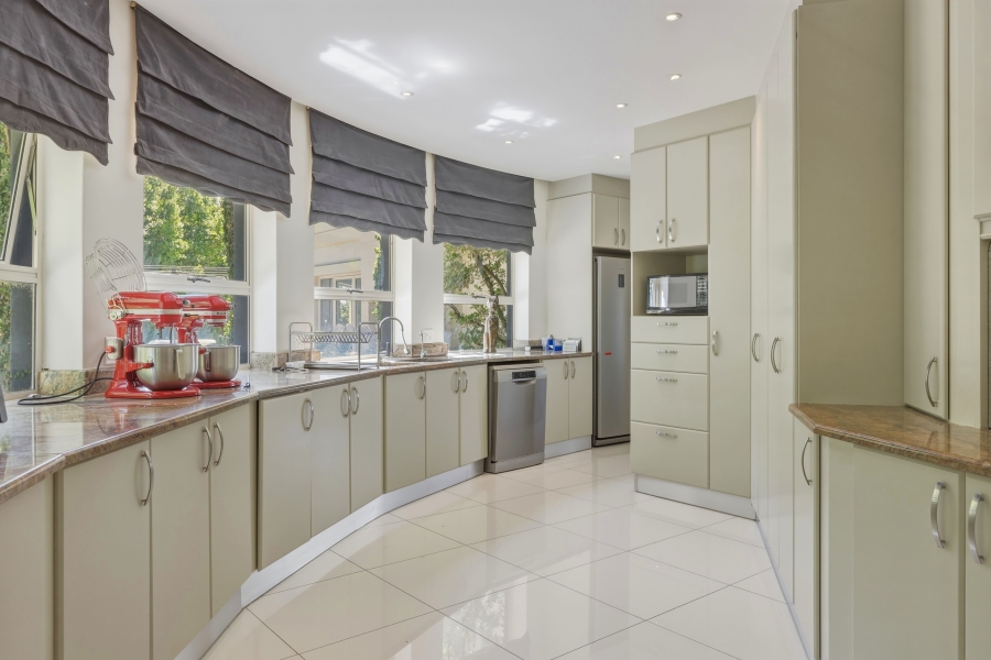 7 Bedroom Property for Sale in Constantia Western Cape